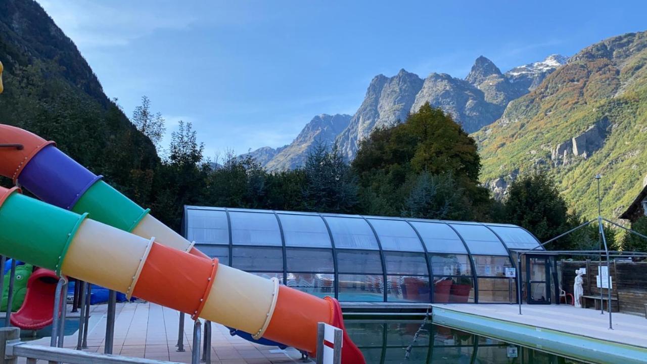 Отель Camping Le Rochetaillee Grandes Sables Экстерьер фото
