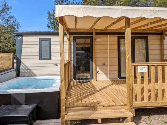 Отель Camping Le Rochetaillee Grandes Sables Экстерьер фото